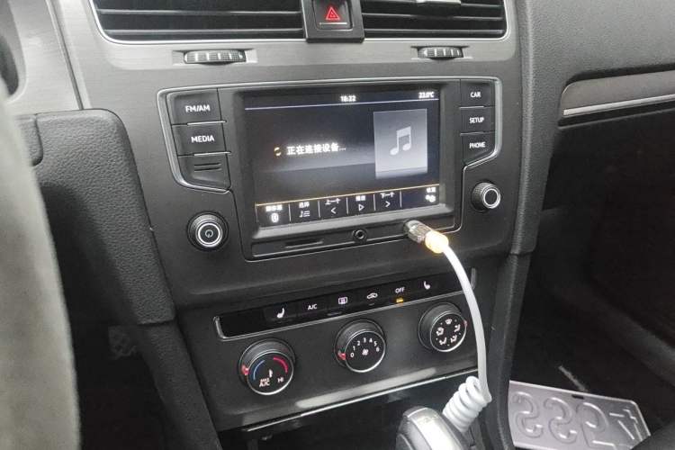 Used Volkswagen Golf 2016 230TSI Automatic Luxury Version Audio And AC Panel