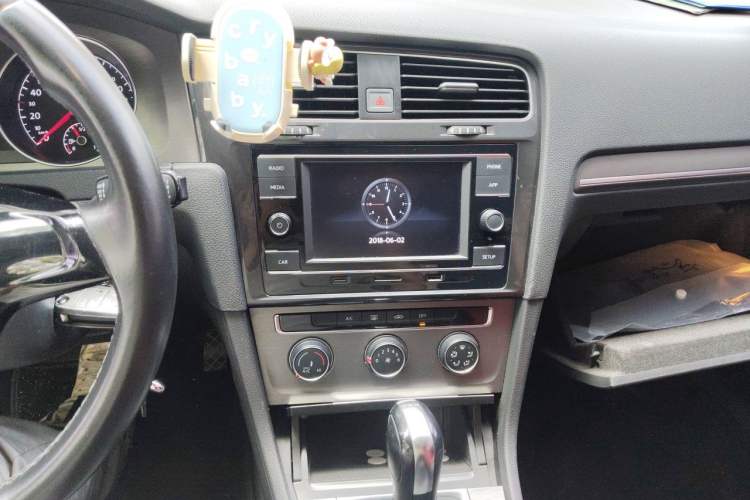 Used Volkswagen Golf 2016 230TSI Automatic Comfort Version Audio And AC Panel