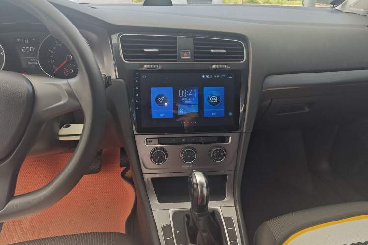 Used Volkswagen Golf 2016 1.6L Automatic Fashion Model Audio And AC Panel