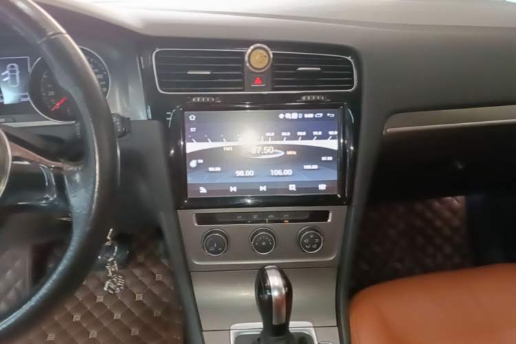 Used Volkswagen Golf 2016 1.6L Automatic Comfort Model Audio And AC Panel