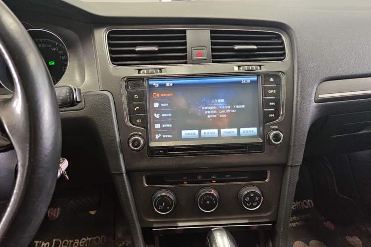 Used Volkswagen Golf 2016 1.6L Automatic Comfort Model Audio And AC Panel
