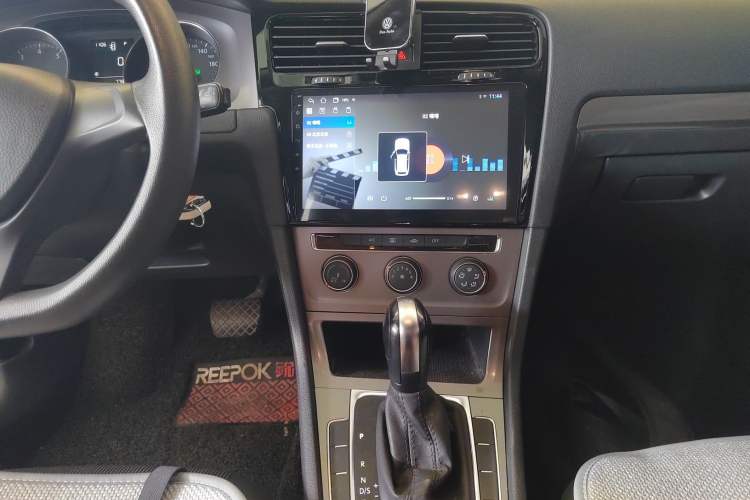 Used Volkswagen Golf 2016 1.6L Automatic Fashion Model Audio And AC Panel