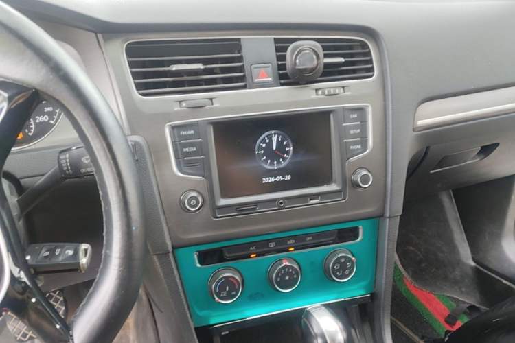 Used Volkswagen Golf 2016 230TSI Automatic Comfort Version Audio And AC Panel