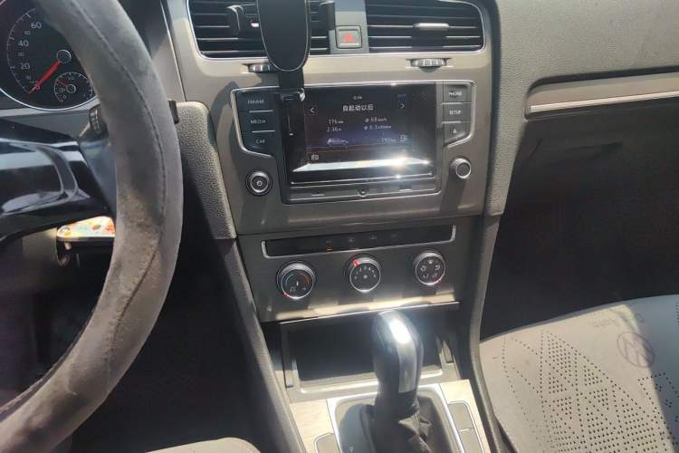 Used Volkswagen Golf 2016 1.6L Automatic Comfort Model Audio And AC Panel