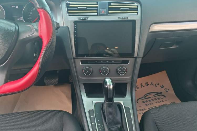 Used Volkswagen Golf 2016 1.6L Automatic Fashion Model Audio And AC Panel