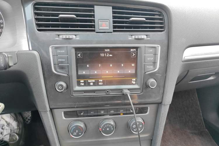 Used Volkswagen Golf 2016 1.6L Automatic Comfort Model Audio And AC Panel