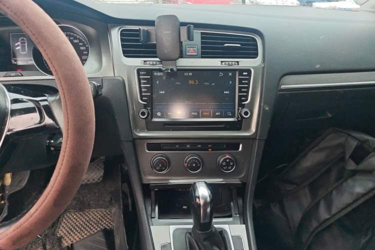 Used Volkswagen Golf 2016 230TSI Automatic Comfort Version Audio And AC Panel