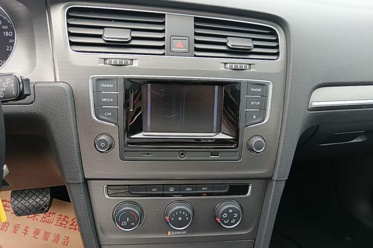 Used Volkswagen Golf 2016 230TSI Automatic Comfort Version Audio And AC Panel