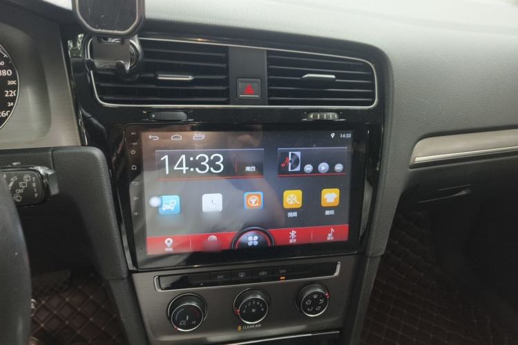 Used Volkswagen Golf 2016 230TSI Automatic Comfort Version Audio And AC Panel