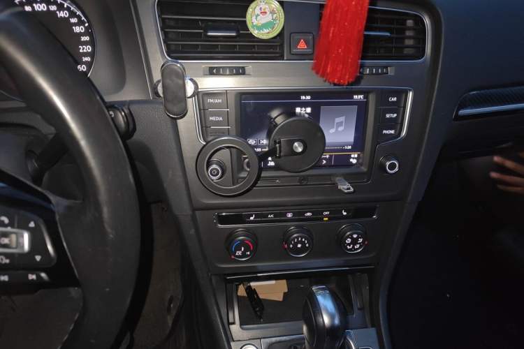 Used Volkswagen Golf 2016 230TSI Automatic Luxury Version Audio And AC Panel