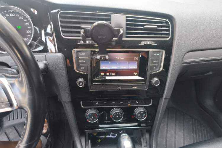 Used Volkswagen Golf 2016 1.4TSI Automatic R-Line Audio And AC Panel