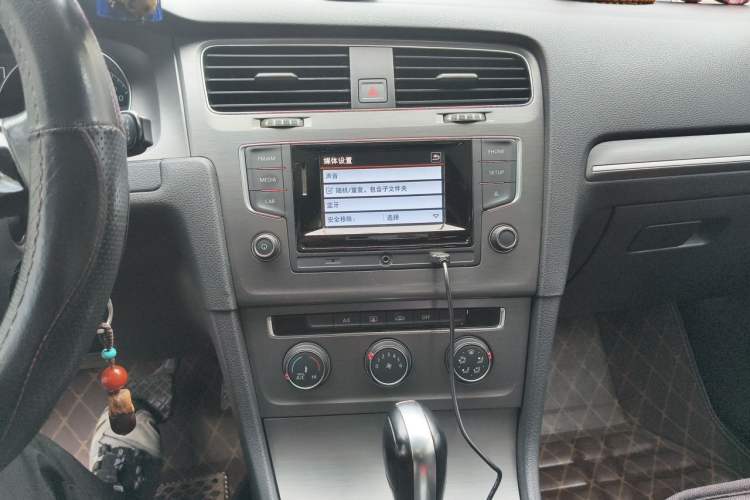 Used Volkswagen Golf 2016 1.6L Automatic Comfort Model Audio And AC Panel