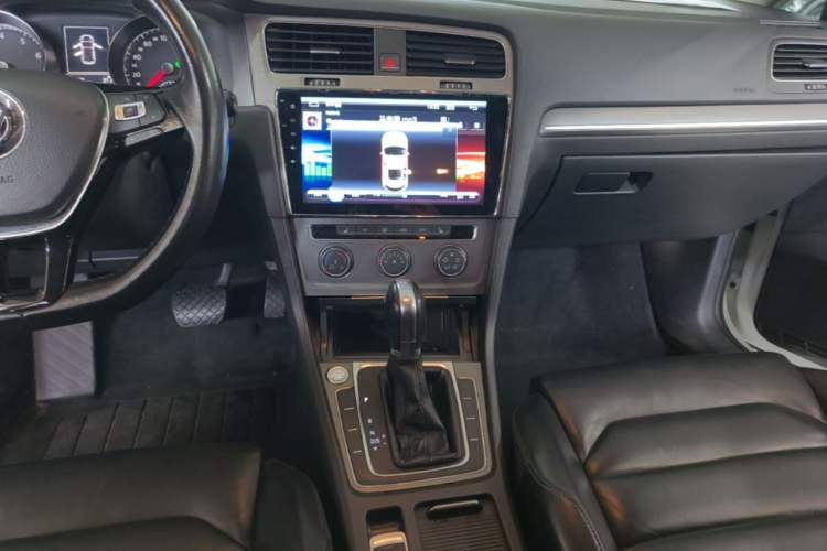 Used Volkswagen Golf 2016 230TSI Automatic Luxury Version Audio And AC Panel