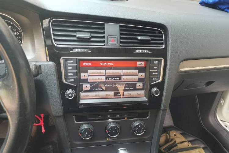 Used Volkswagen Golf 2016 1.6L Automatic Comfort Model Audio And AC Panel