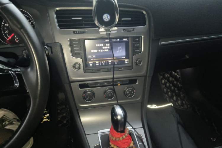 Used Volkswagen Golf 2016 230TSI Automatic Comfort Version Audio And AC Panel