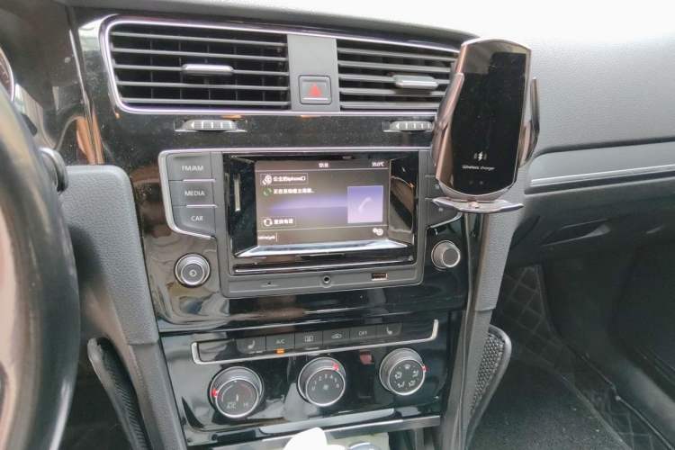 Used Volkswagen Golf 2016 1.4TSI Automatic R-Line Audio And AC Panel
