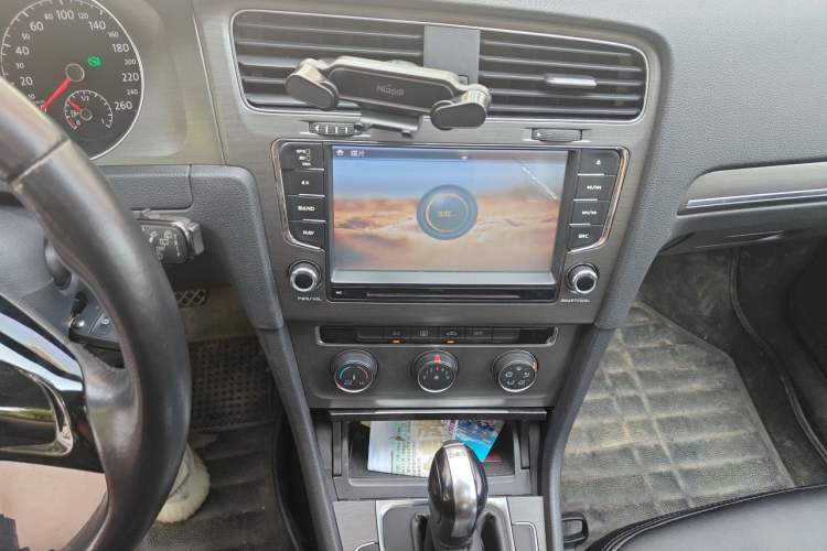 Used Volkswagen Golf 2016 230TSI Automatic Comfort Version Audio And AC Panel