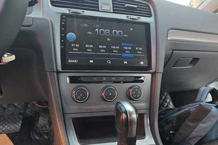 Used Volkswagen Golf 2016 1.6L Automatic Fashion Model Audio And AC Panel