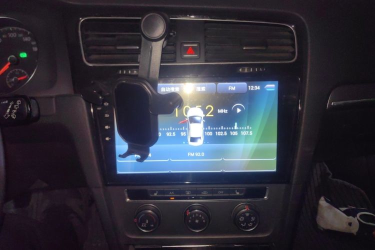 Used Volkswagen Golf 2016 230TSI Automatic Luxury Version Audio And AC Panel