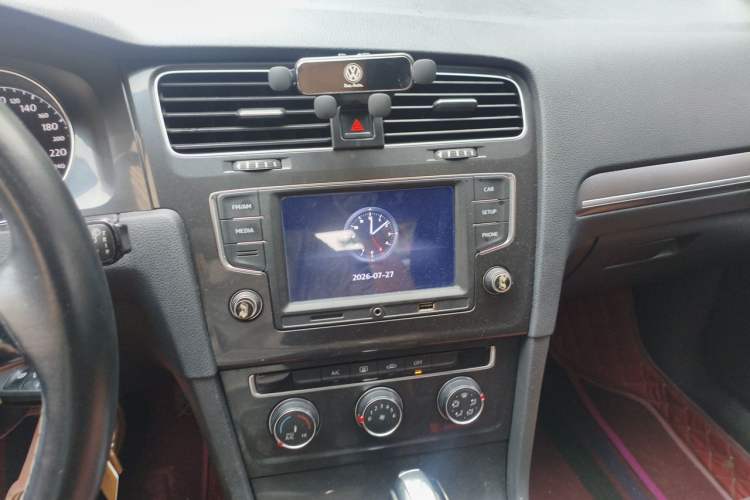 Used Volkswagen Golf 2016 1.6L Automatic Comfort Model Audio And AC Panel