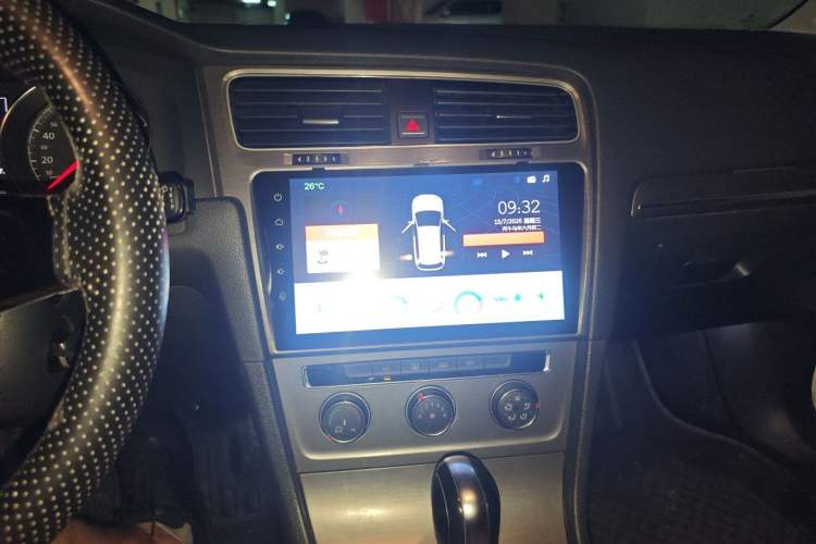 Used Volkswagen Golf 2016 1.6L Automatic Comfort Model Audio And AC Panel