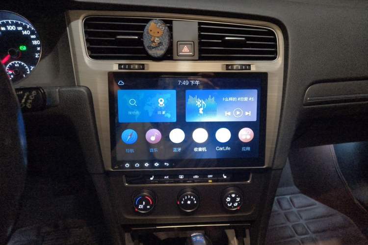 Used Volkswagen Golf 2016 230TSI Automatic Luxury Version Audio And AC Panel