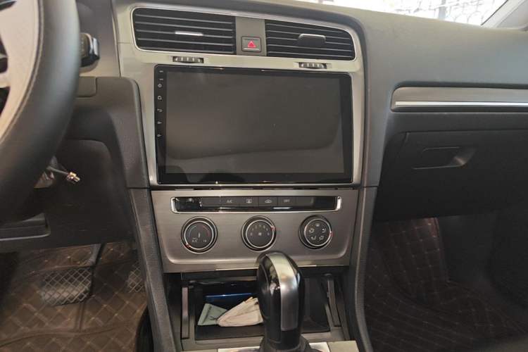 Used Volkswagen Golf 2016 1.6L Automatic Comfort Model Audio And AC Panel