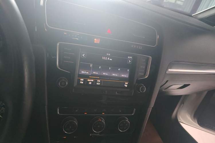Used Volkswagen Golf 2016 1.4TSI Automatic R-Line Audio And AC Panel