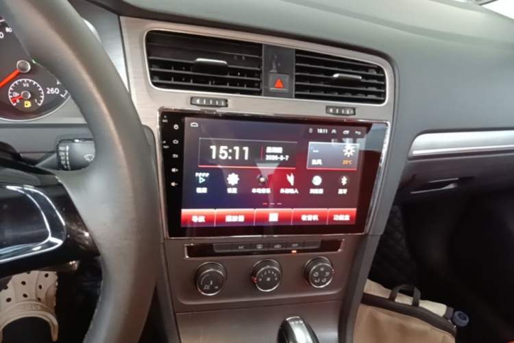 Used Volkswagen Golf 2016 230TSI Automatic Comfort Version Audio And AC Panel