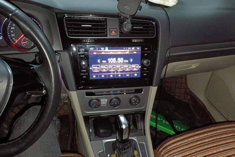 Used Volkswagen Golf 2016 1.6L Automatic Comfort Model Audio And AC Panel