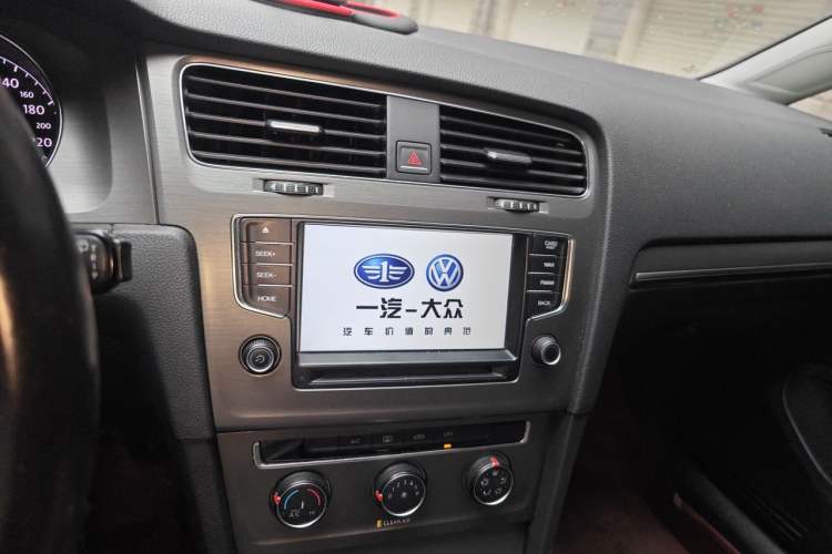 Used Volkswagen Golf 2016 1.6L Automatic Comfort Model Audio And AC Panel