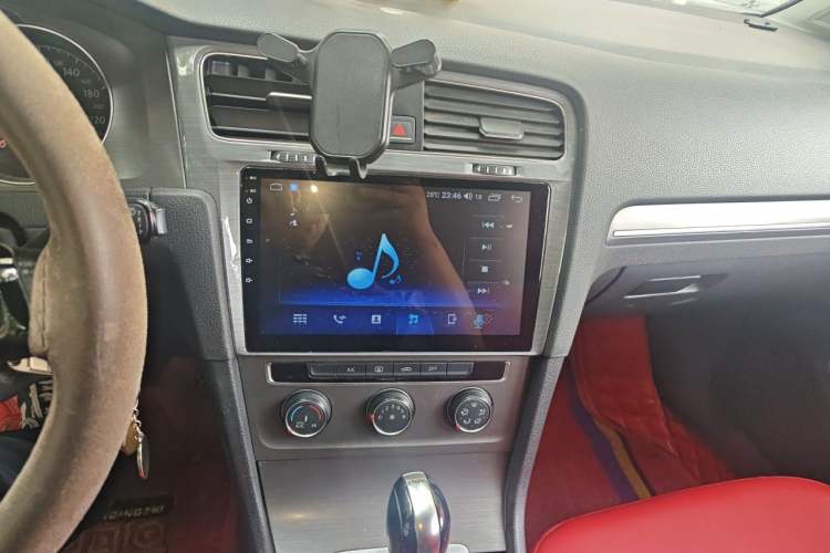 Used Volkswagen Golf 2016 230TSI Automatic Comfort Version Audio And AC Panel