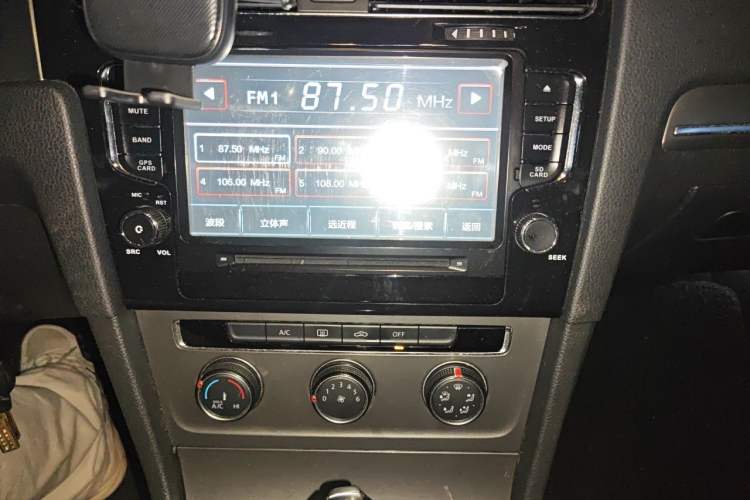 Used Volkswagen Golf 2016 230TSI Automatic Comfort Version Audio And AC Panel