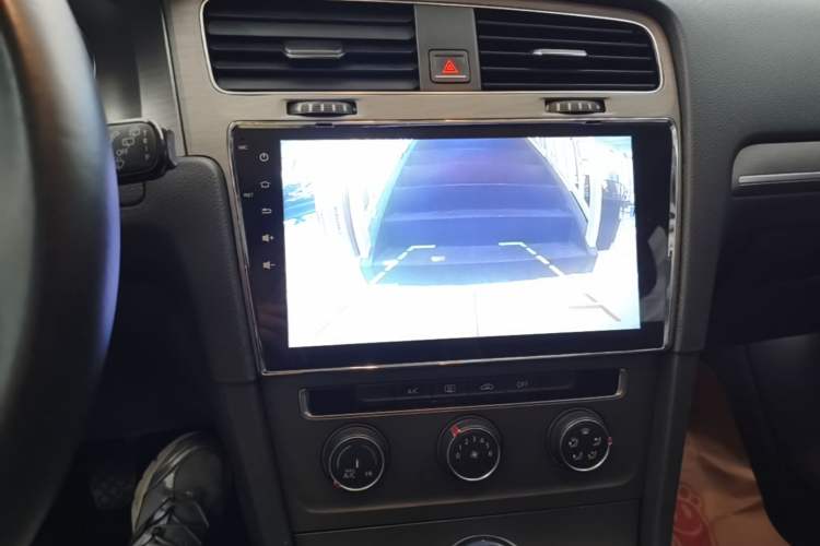 Used Volkswagen Golf 2016 230TSI Manual Comfort Version Audio And AC Panel