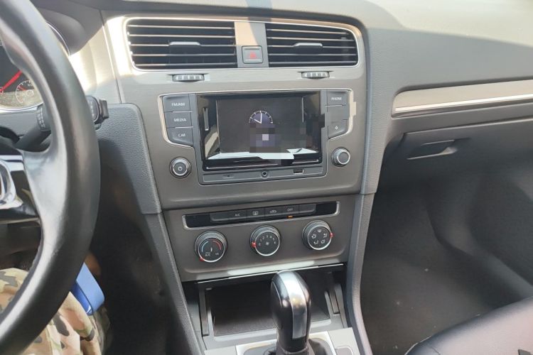 Used Volkswagen Golf 2016 1.6L Automatic Comfort Model Audio And AC Panel