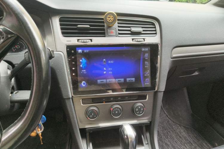 Used Volkswagen Golf 2016 230TSI Automatic Comfort Version Audio And AC Panel