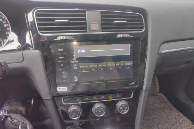 Used Volkswagen Golf 2016 1.4TSI Automatic R-Line Audio And AC Panel