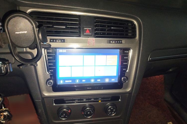Used Volkswagen Golf 2016 230TSI Automatic Comfort Version Audio And AC Panel