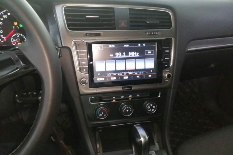 Used Volkswagen Golf 2016 1.6L Automatic Comfort Model Audio And AC Panel
