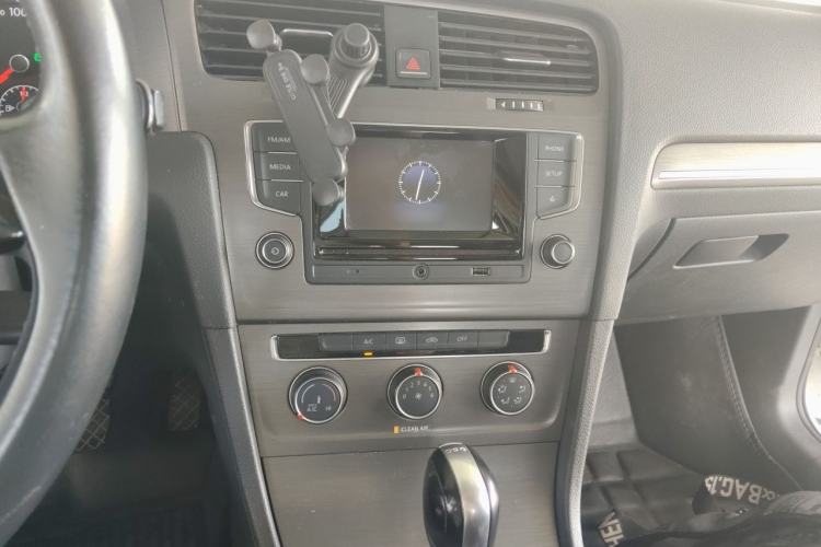 Used Volkswagen Golf 2016 230TSI Automatic Comfort Version Audio And AC Panel