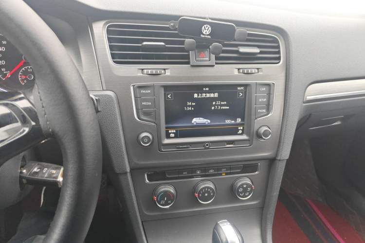 Used Volkswagen Golf 2016 230TSI Automatic Comfort Version Audio And AC Panel
