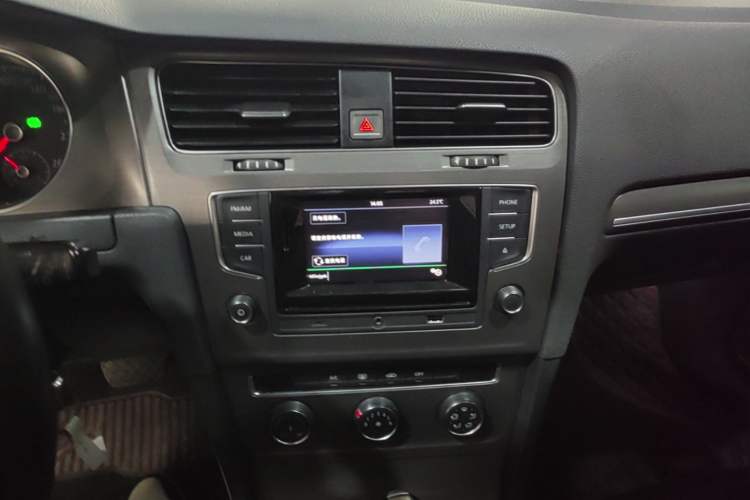 Used Volkswagen Golf 2016 230TSI Automatic Comfort Version Audio And AC Panel