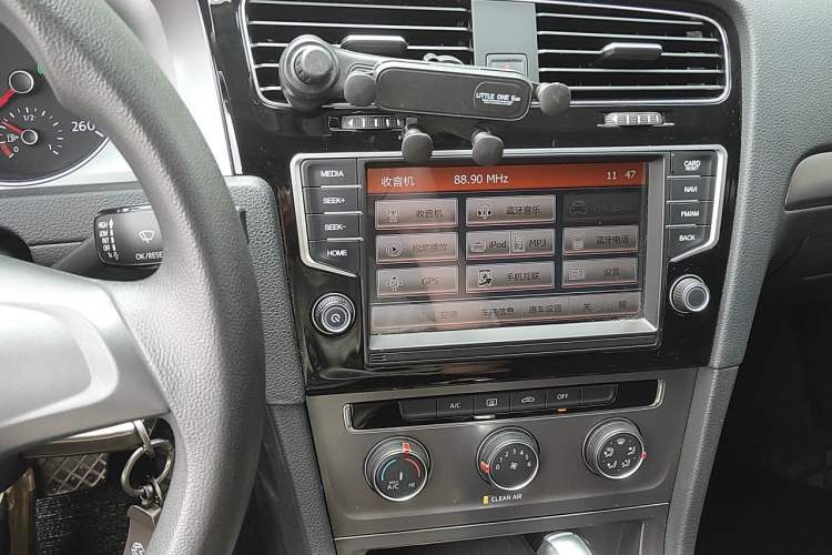 Used Volkswagen Golf 2016 1.6L Automatic Fashion Model Audio And AC Panel