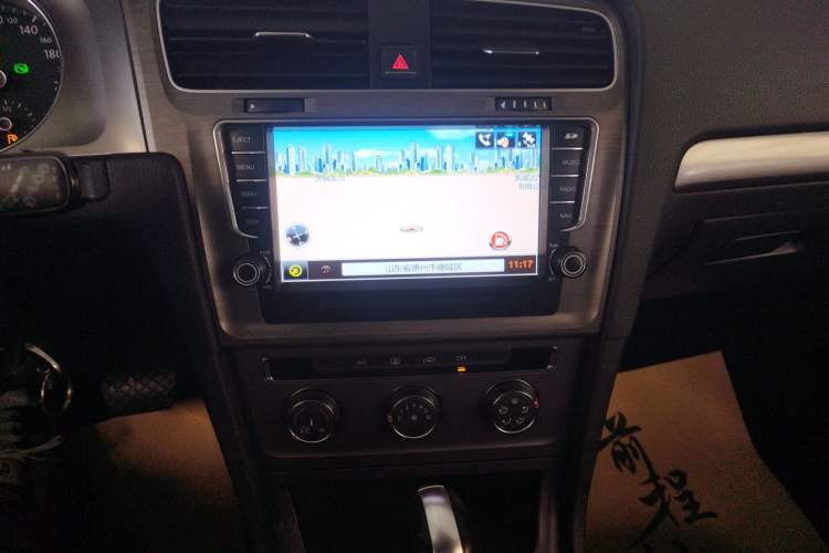 Used Volkswagen Golf 2016 1.6L Automatic Fashion Model Audio And AC Panel