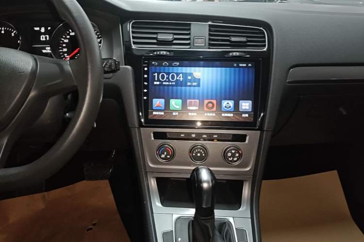 Used Volkswagen Golf 2016 1.6L Automatic Fashion Model Audio And AC Panel