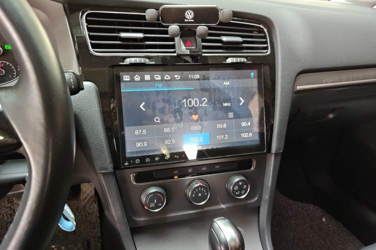 Used Volkswagen Golf 2016 230TSI Automatic Comfort Version Audio And AC Panel
