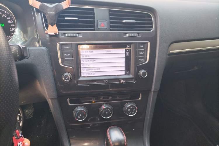 Used Volkswagen Golf 2016 230TSI Automatic Comfort Version Audio And AC Panel