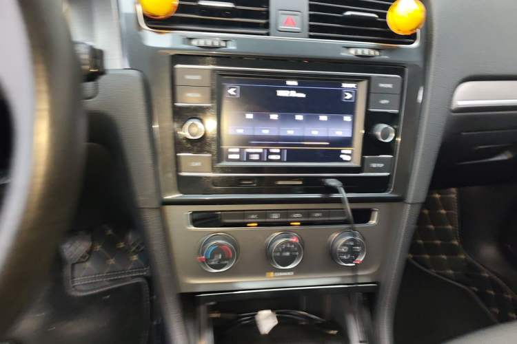 Used Volkswagen Golf 2016 230TSI Manual Comfort Version Audio And AC Panel