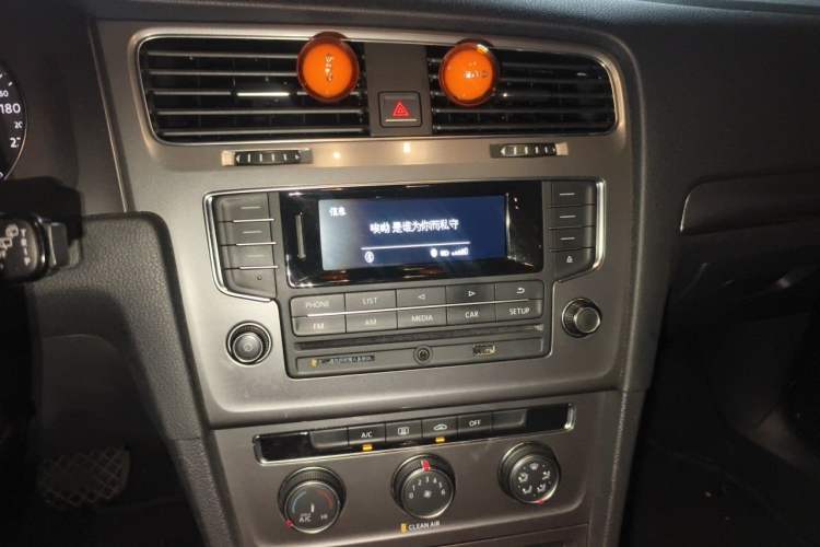 Used Volkswagen Golf 2016 1.6L Automatic Fashion Model Audio And AC Panel