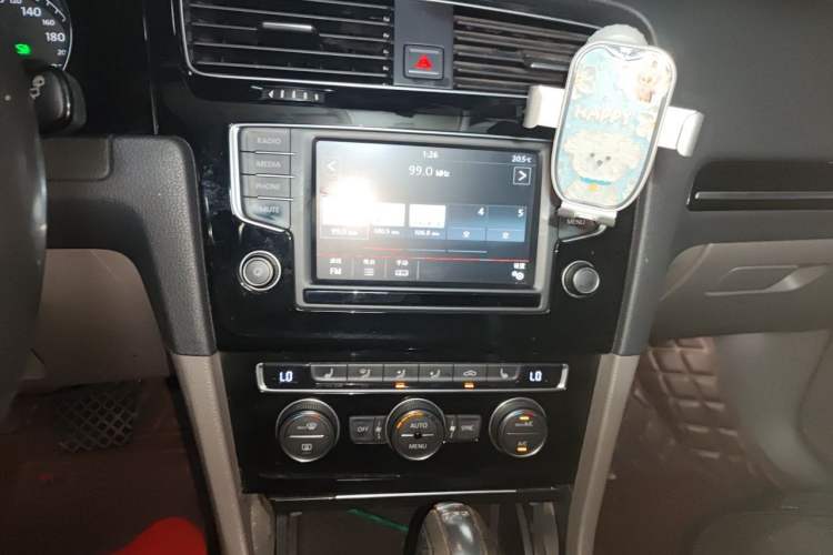 Used Volkswagen Golf 2016 280TSI Automatic Flagship Model Audio And AC Panel